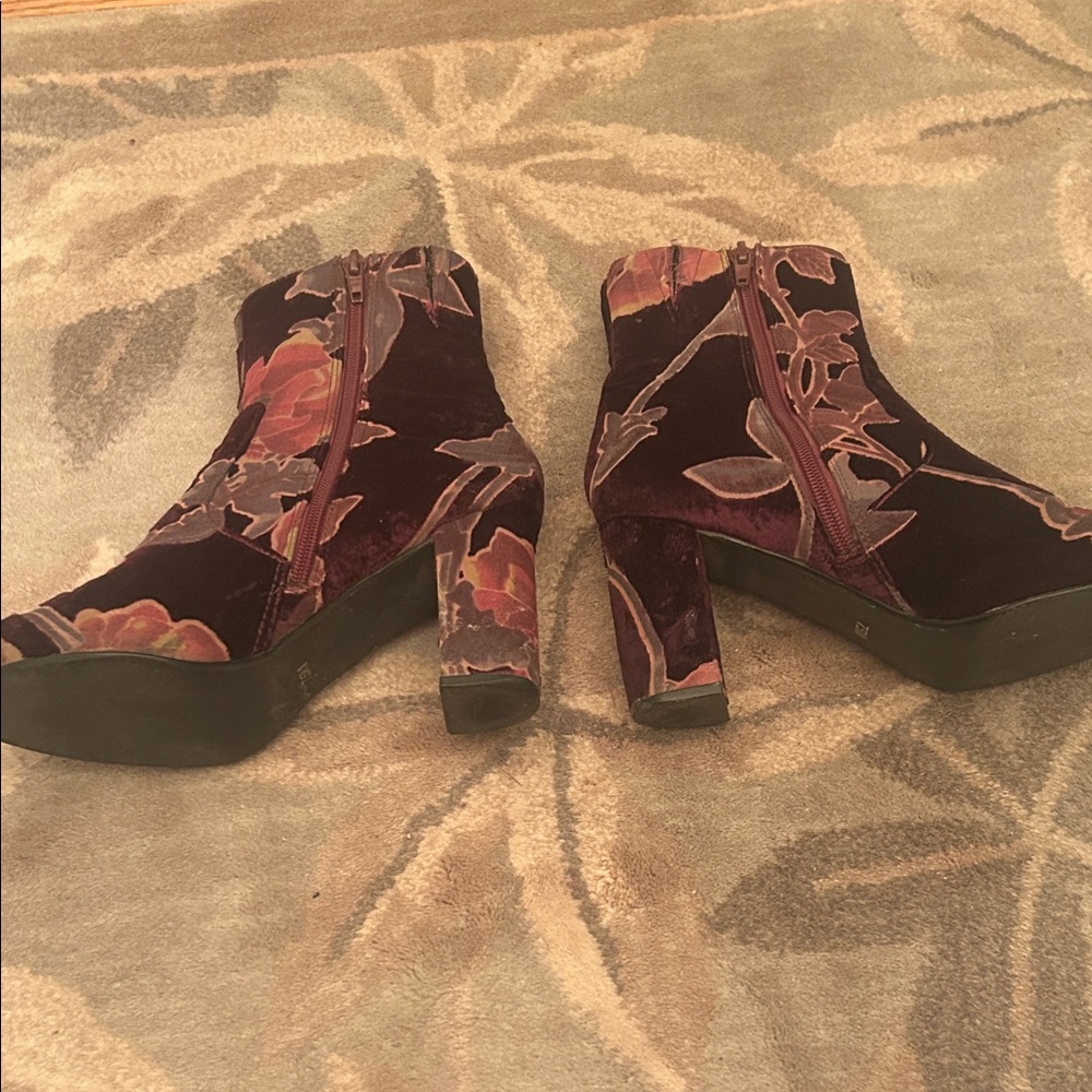 Steve Madden Elissa Velvet Floral Heeled Boots Size 7.5M